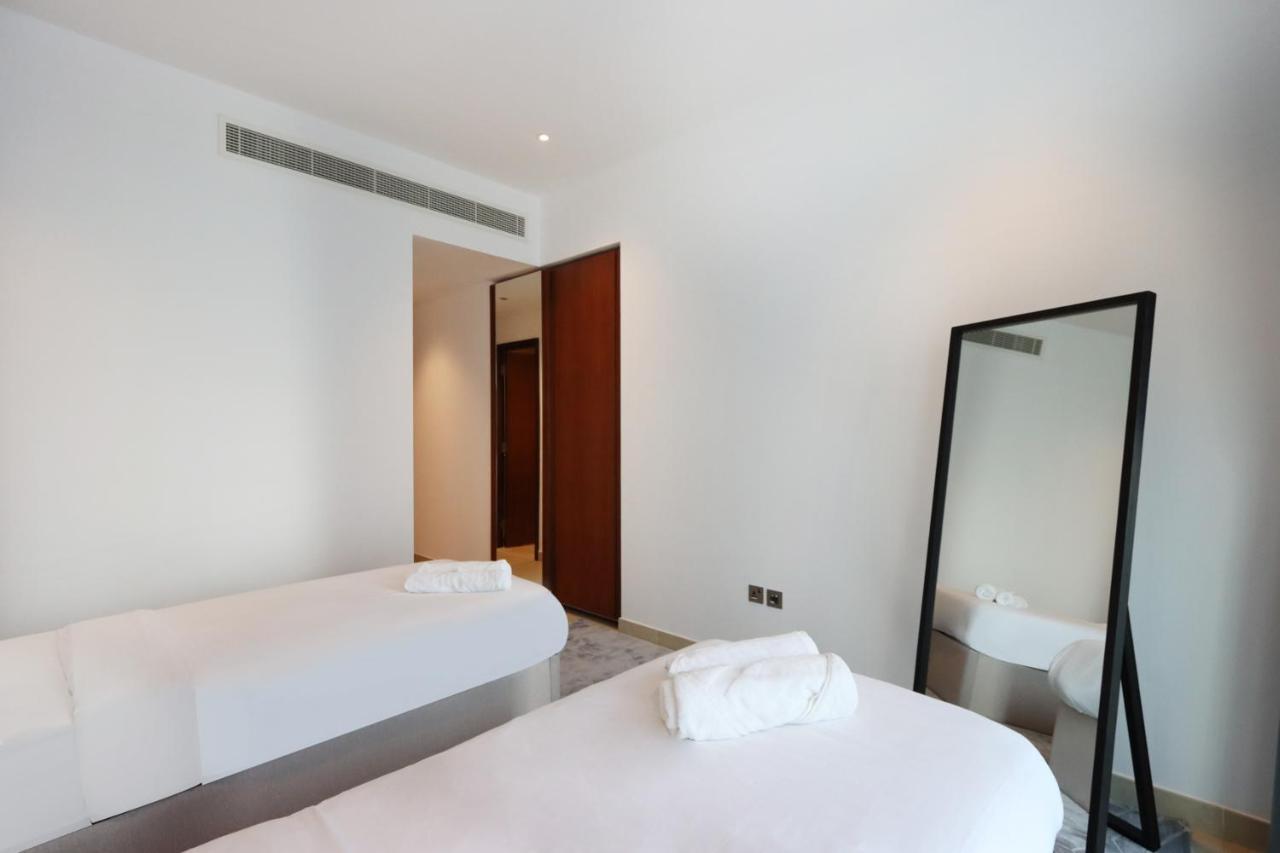 Apartment Luxury 2br Waterfront Oasis In Marinagate - Livbnb Dubai