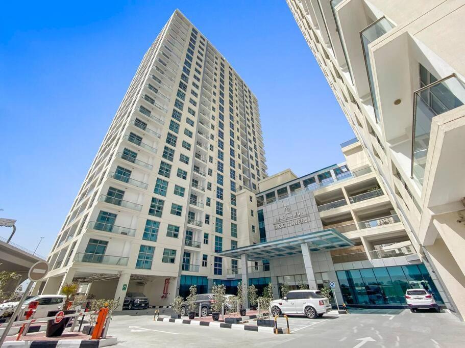 Stonetree - Dec Tower 2 - Marina *