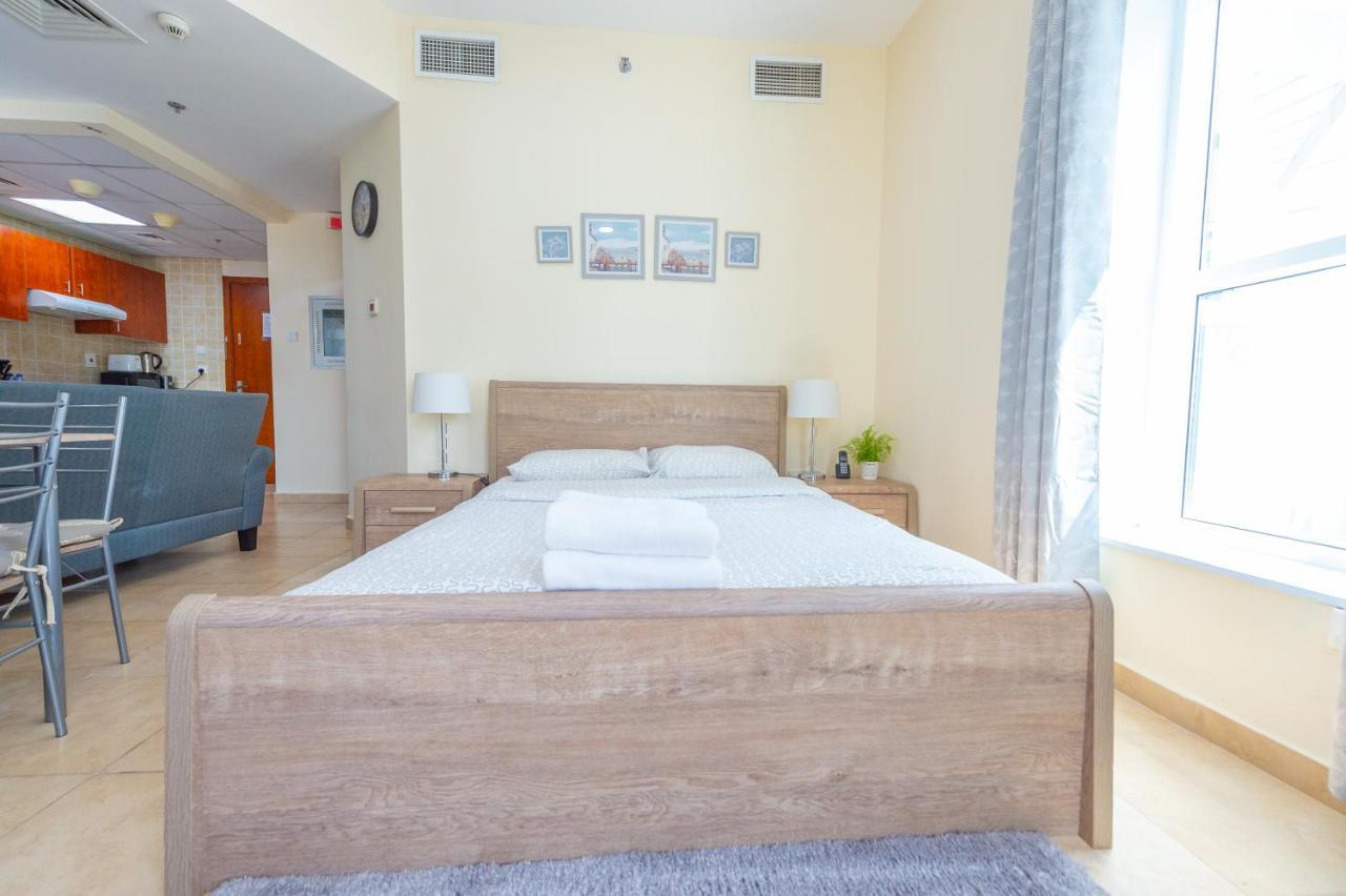 Apartment Luxury Escapes - Modern Budget With Balcony In Jlt!