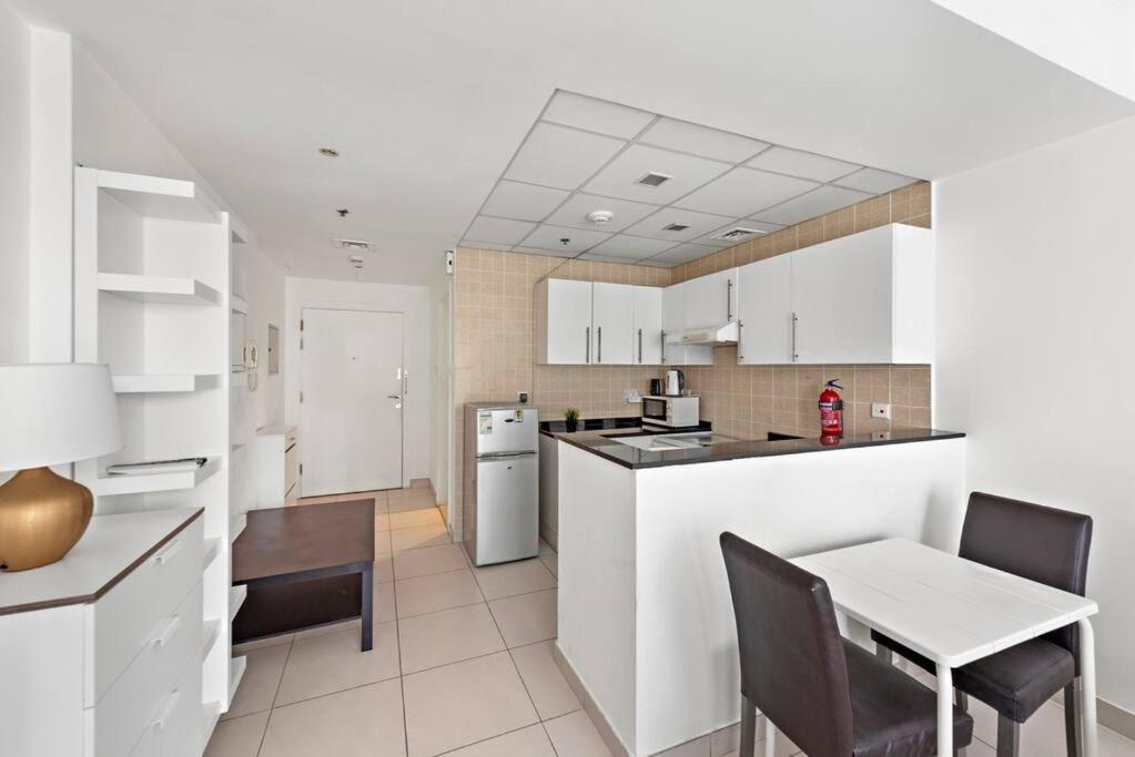 Stonetree - Furnished With Canal View Apartment Dubai