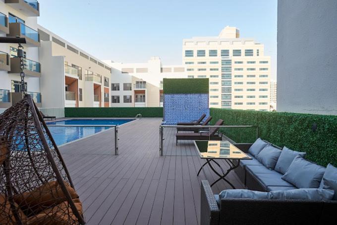 Apartment One Bed In Plazzo Heights Jvc