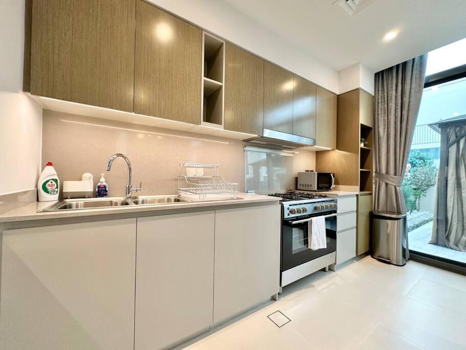 * Dweller * Family Tranquil Sleeps 8 * Dubai