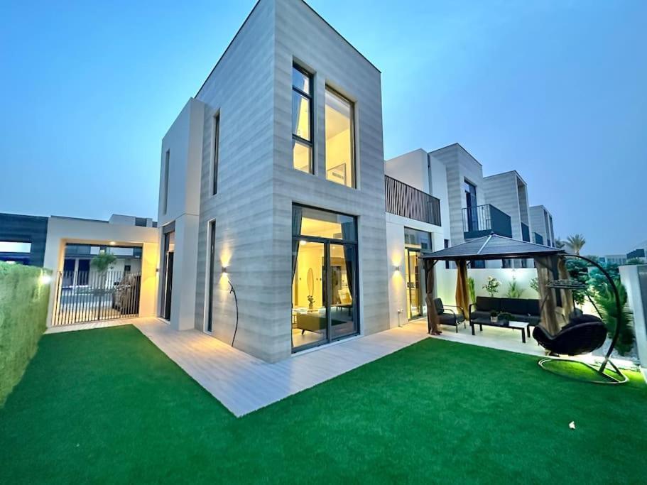 * Dweller * Family Tranquil Sleeps 8 Villa *