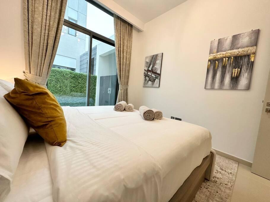 * Dweller * Family Tranquil Sleeps 8 Villa Dubai