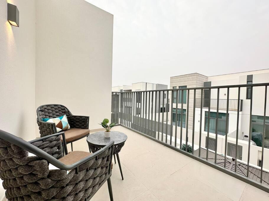 * Dweller * Family Tranquil Sleeps 8 Villa Dubai