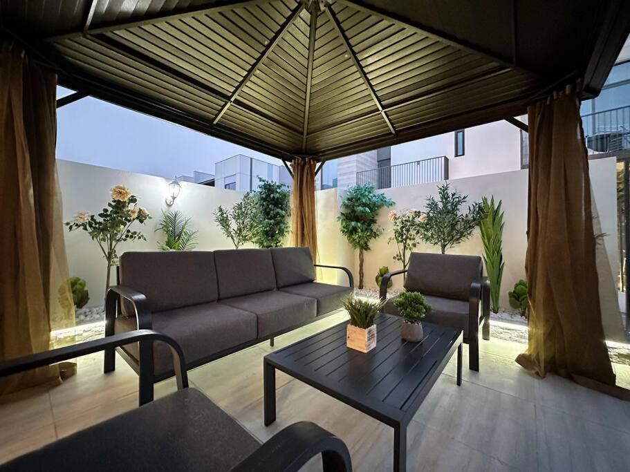 * Dweller * Family Tranquil Sleeps 8 Dubai