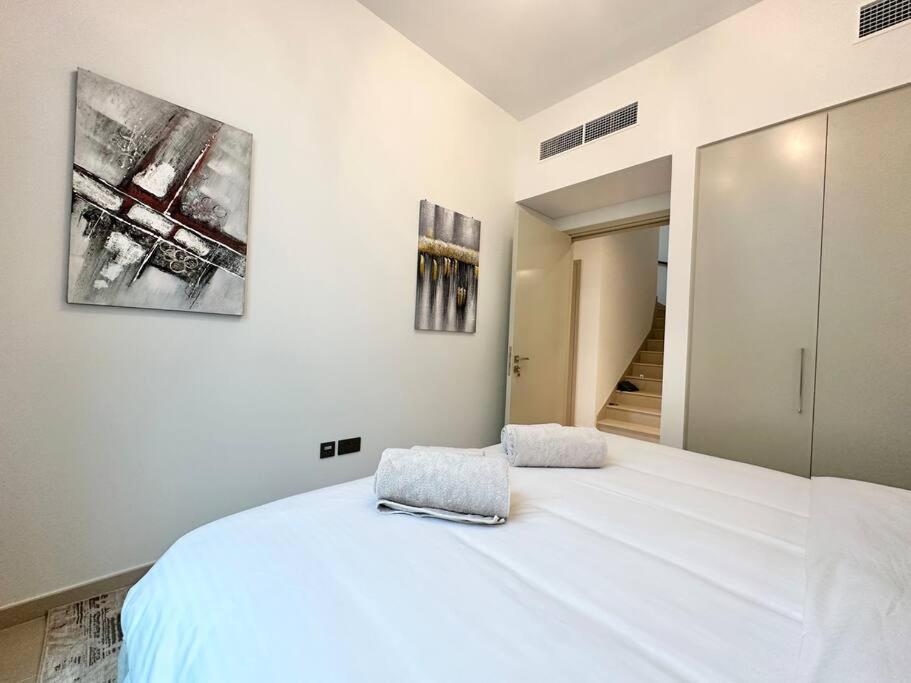 Villa * Dweller * Family Tranquil Sleeps 8 Dubai