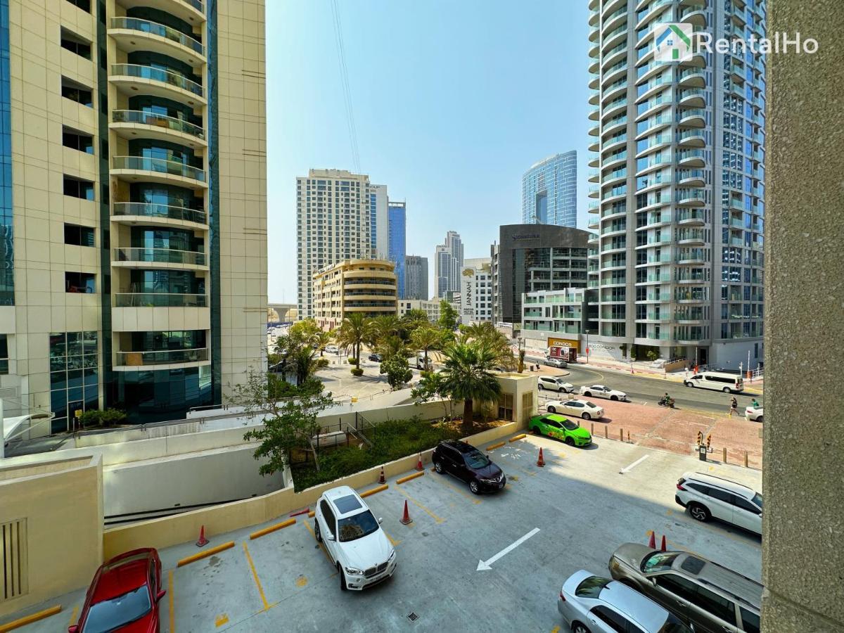Quiet With Balcony And Roof Pool In Marina Apartment Dubai