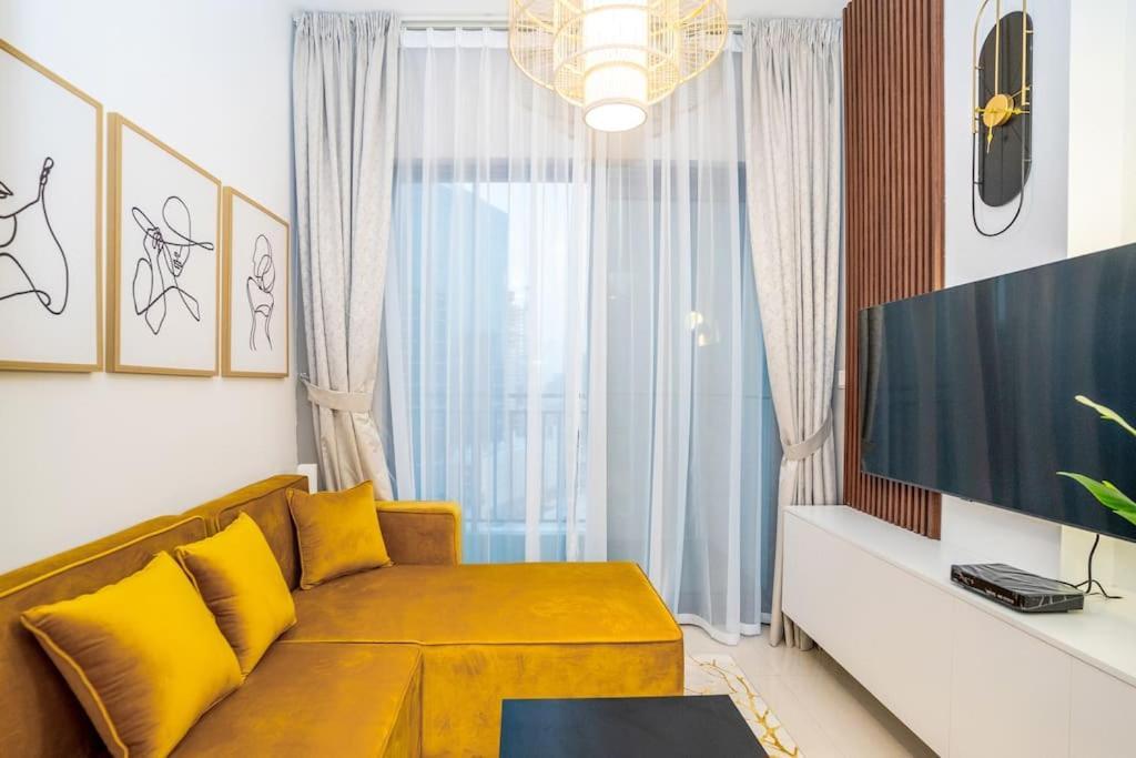 1br In Business Bay With Beautiful Canal View!
