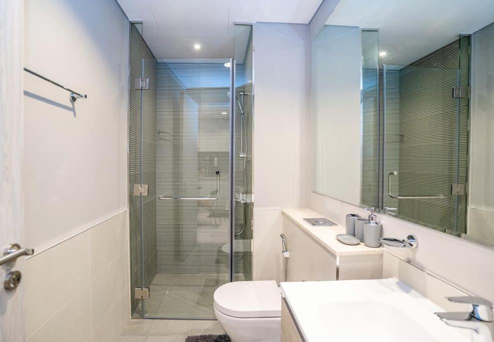 Apartment 1br In Business Bay With Beautiful Canal View! *