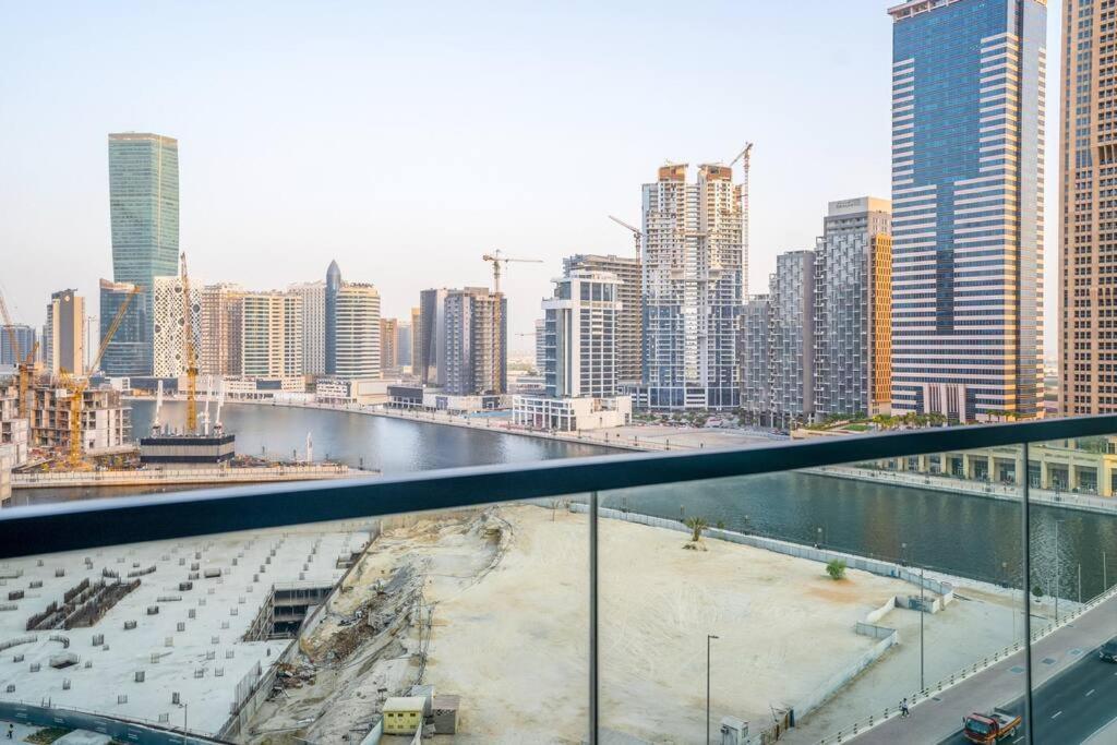 1br In Business Bay With Beautiful Canal View! *