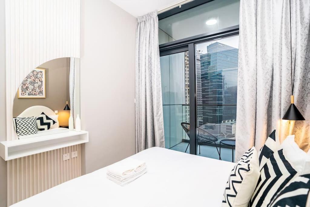 Apartment 1br In Business Bay With Beautiful Canal View! *