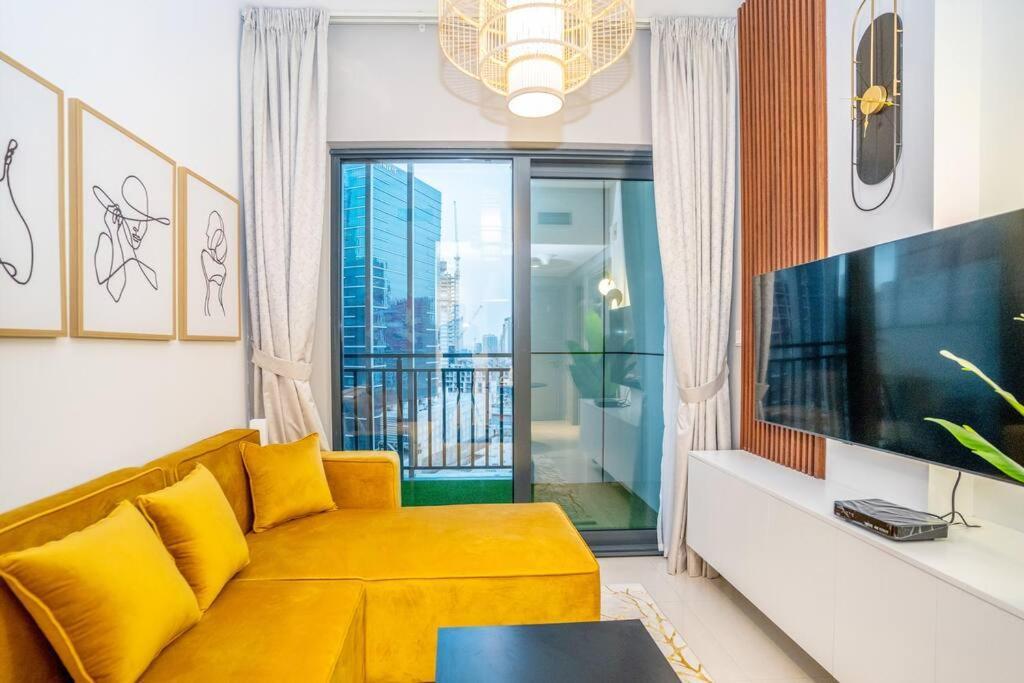 1br In Business Bay With Beautiful Canal View!