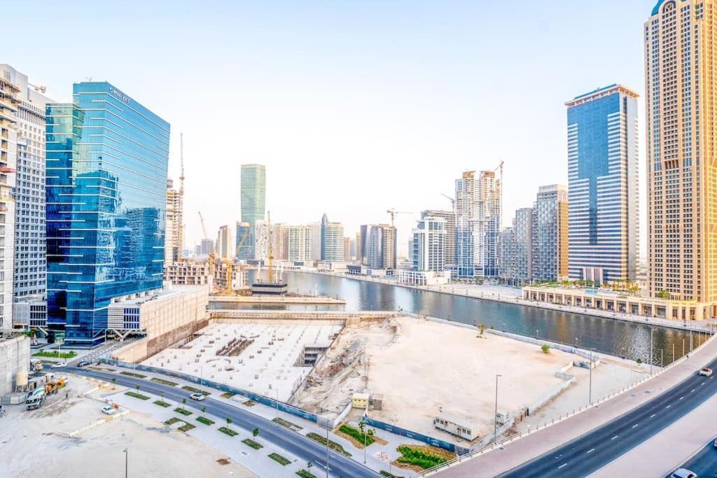 Apartment 1br In Business Bay With Beautiful Canal View! *