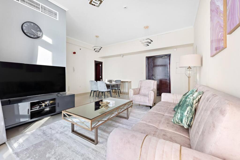 Stonetree - Modern Style 1 Bedroom Near Marina Walk Apartment
