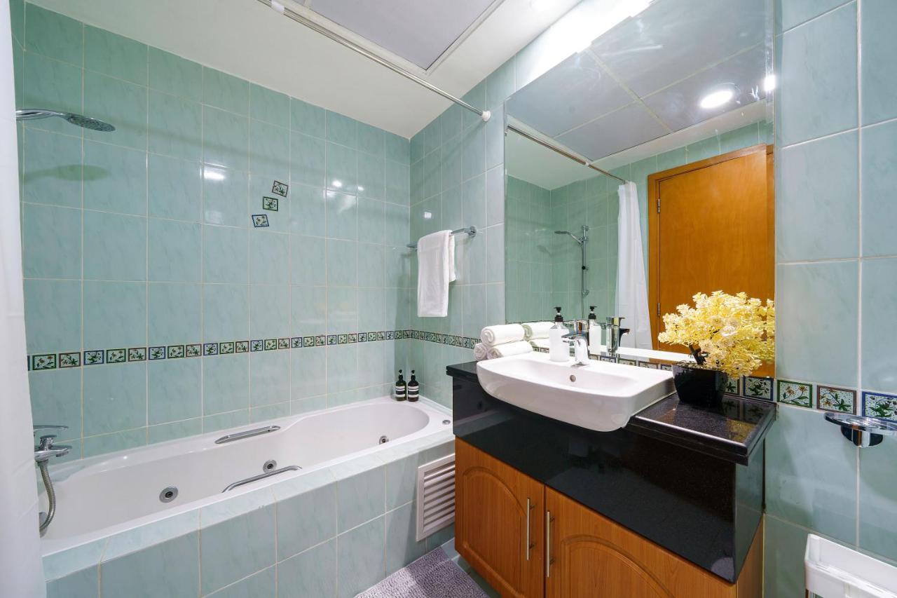 Apartment Delightful 2br In Damac Waves - 10 Min Walk2beach