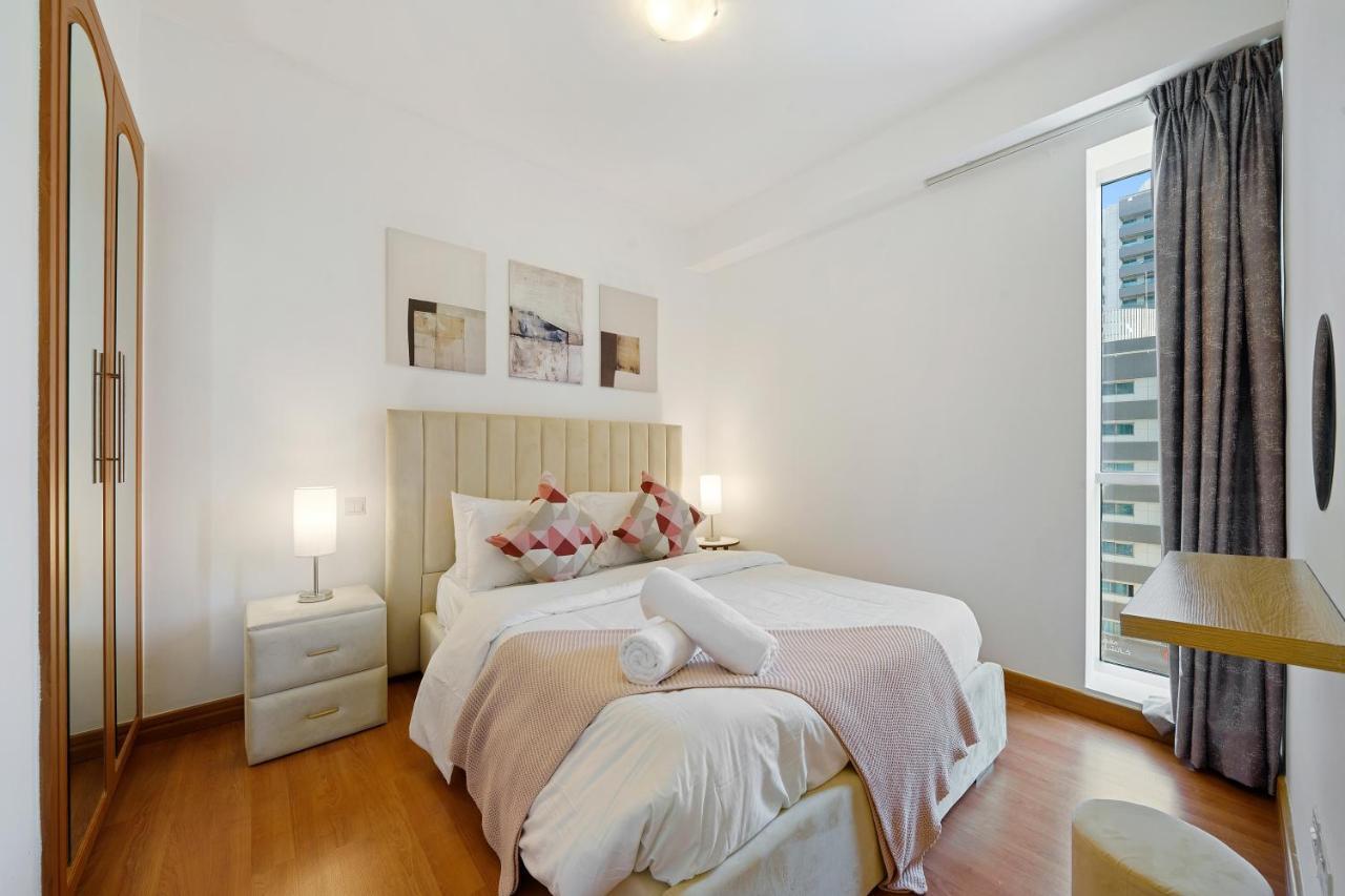 Apartment Delightful 2br In Damac Waves - 10 Min Walk2beach Dubai