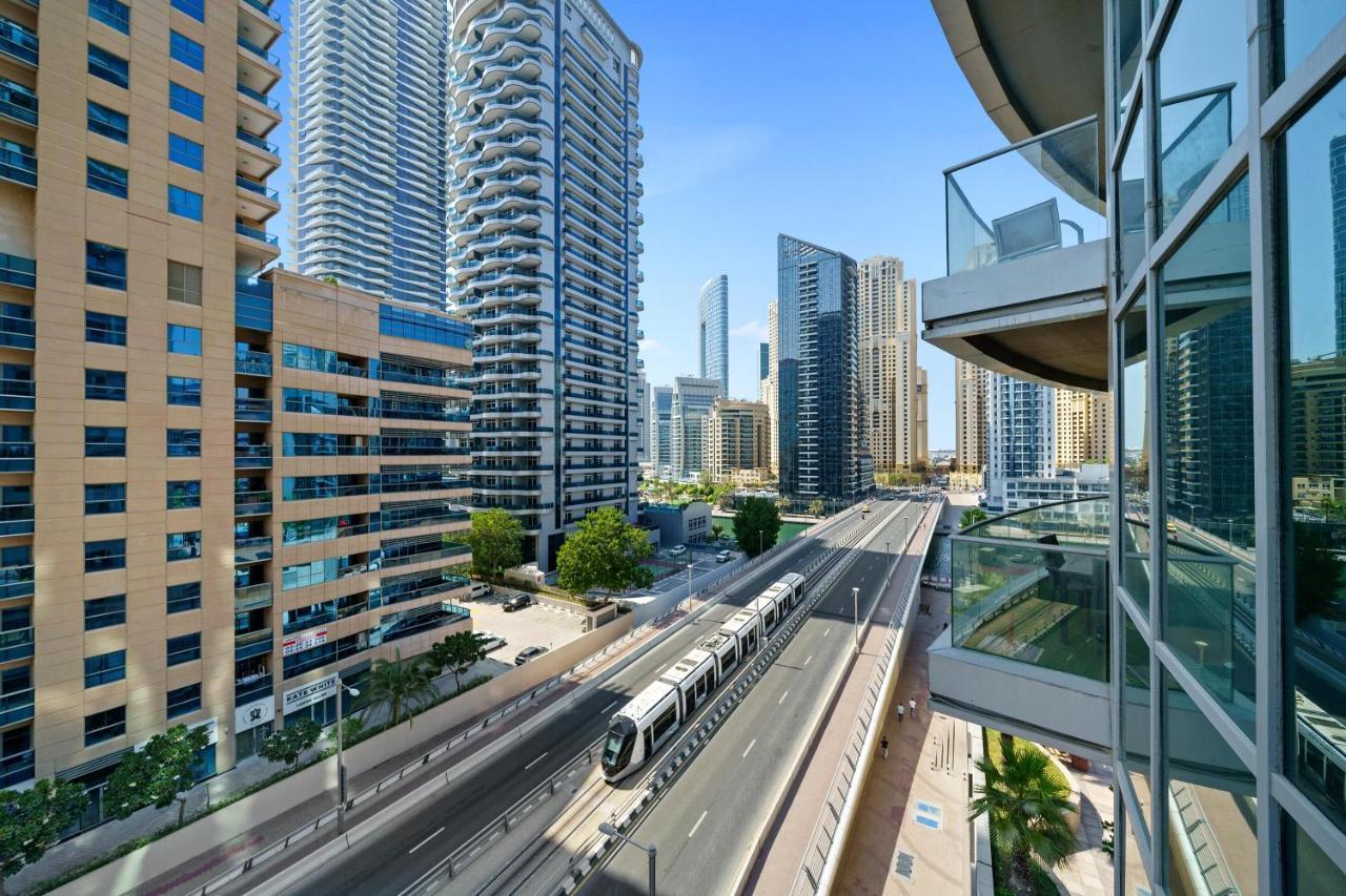 Apartment Delightful 2br In Damac Waves - 10 Min Walk2beach