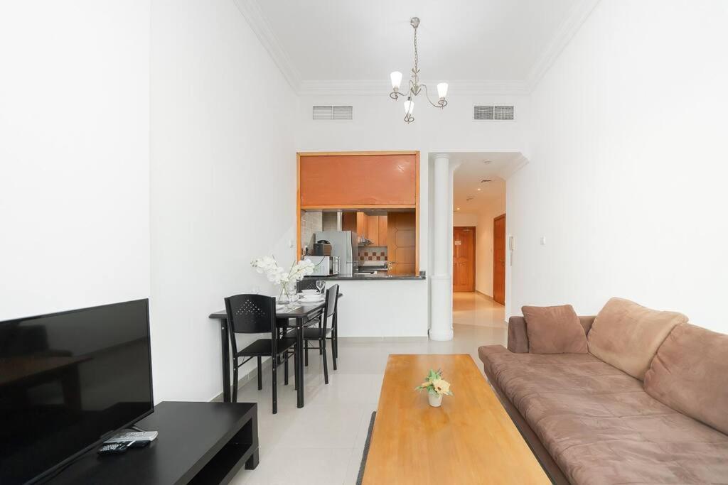 Apartment Stonetree - Fully Furnished 1br Near Metro Station *