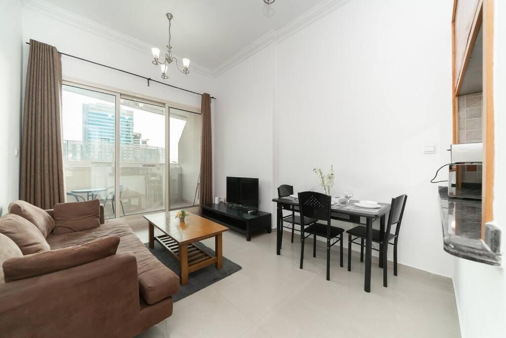 Stonetree - Fully Furnished 1br Near Metro Station Apartment