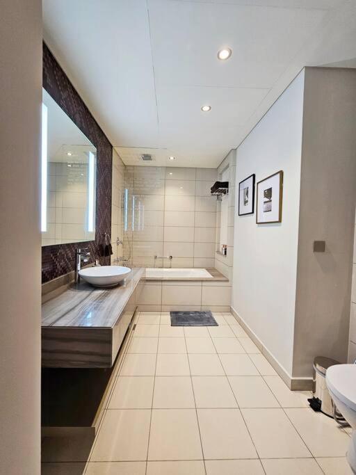 Luxury Paramount D635