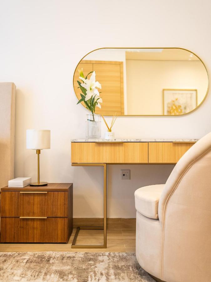 Comfy And Stylish In Regina Towers - Jvc Apartment
