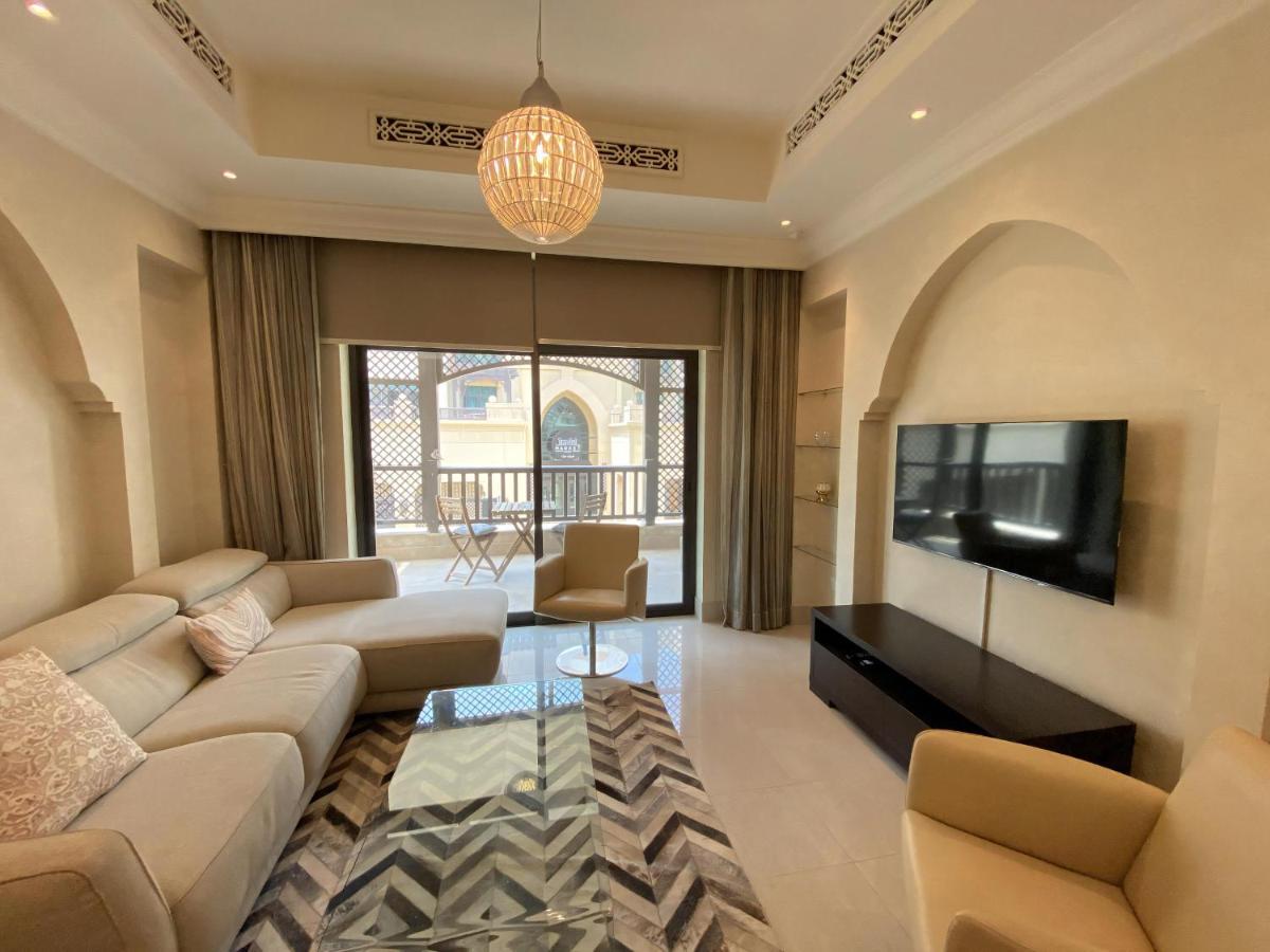 Lux I Souk Al Bahar I Burj Khalifa Views Apartment