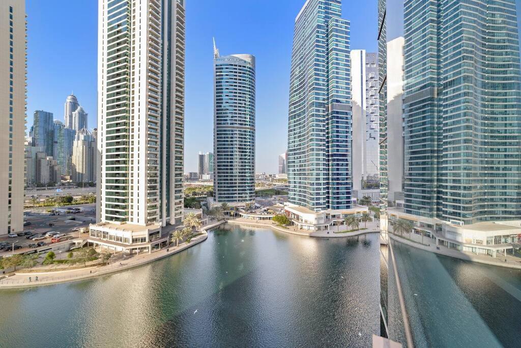 Stonetree - Sit Back, Relax And Your New View Awaits Apartment *