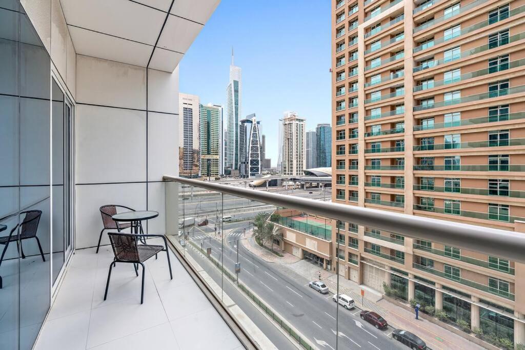 Stonetree - West Avenue 1 Br- Close To Marina Mall & Metro Apartment