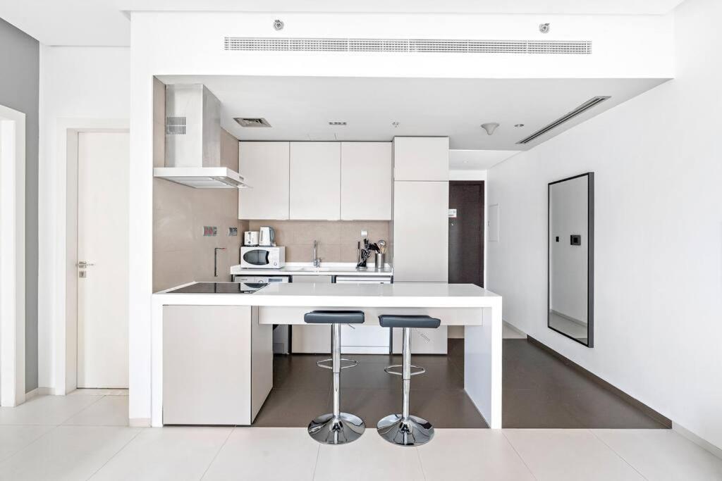 Stonetree - West Avenue 1 Br- Close To Marina Mall & Metro Apartment