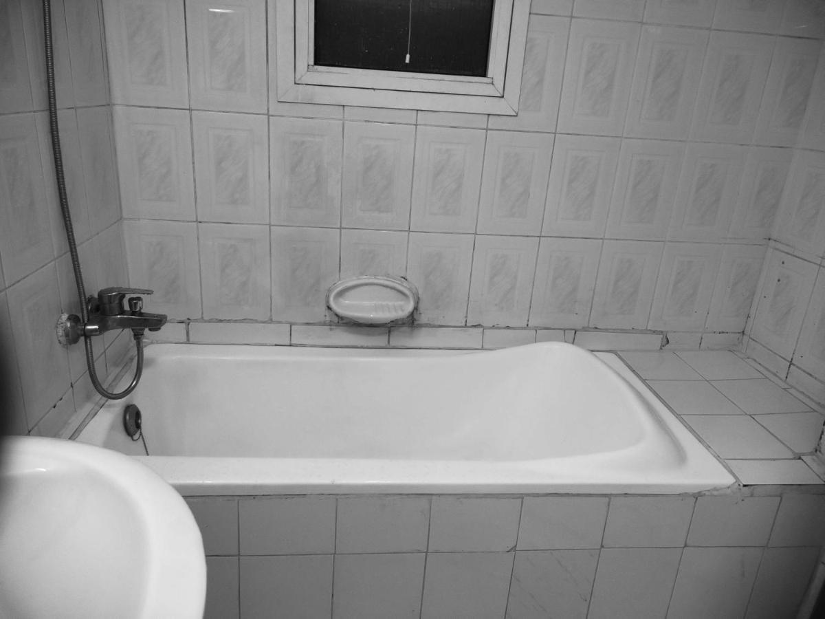 Apartment Sharaf Dg Metro Partition Private -flat 39-02# *
