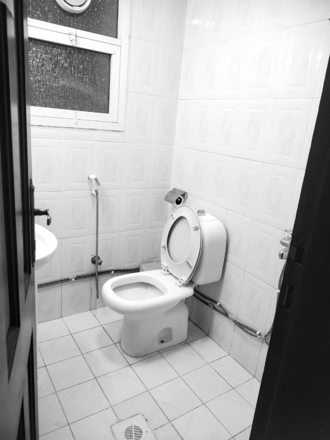 Sharaf Dg Metro Partition Private -flat 39-02# Apartment