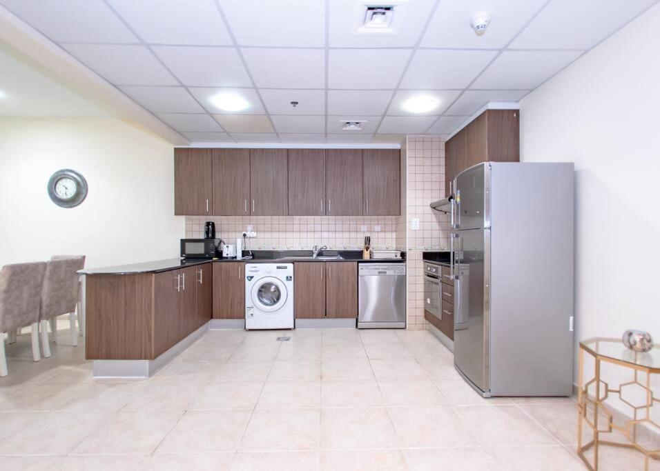 Stonetree - Near Tram - Furnished 1br