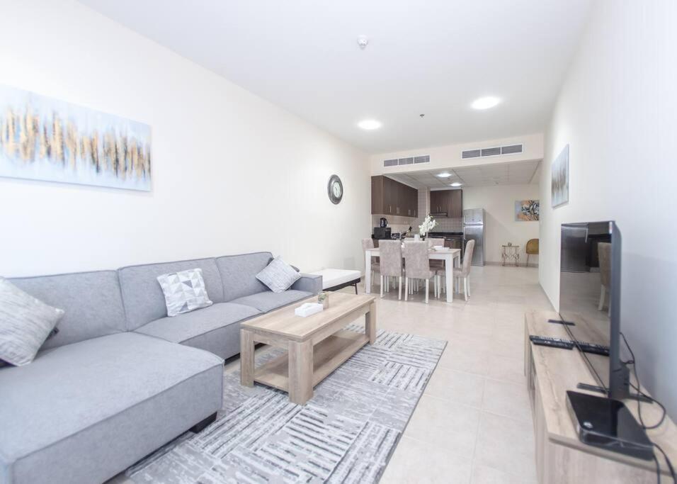 Stonetree - Near Tram - Furnished 1br Apartment *