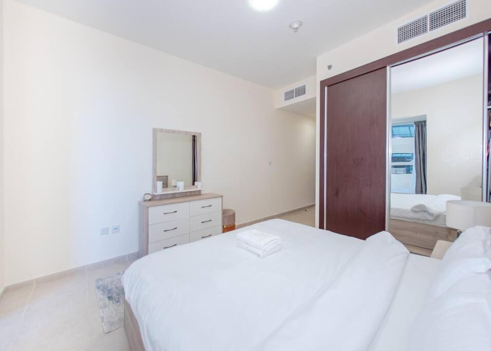 Stonetree - Near Tram - Furnished 1br Apartment Dubai