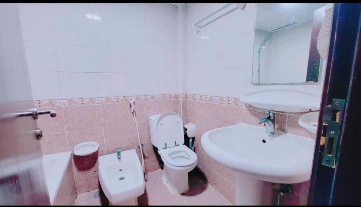 Dxb Near Adcb Metro Station Albergue *