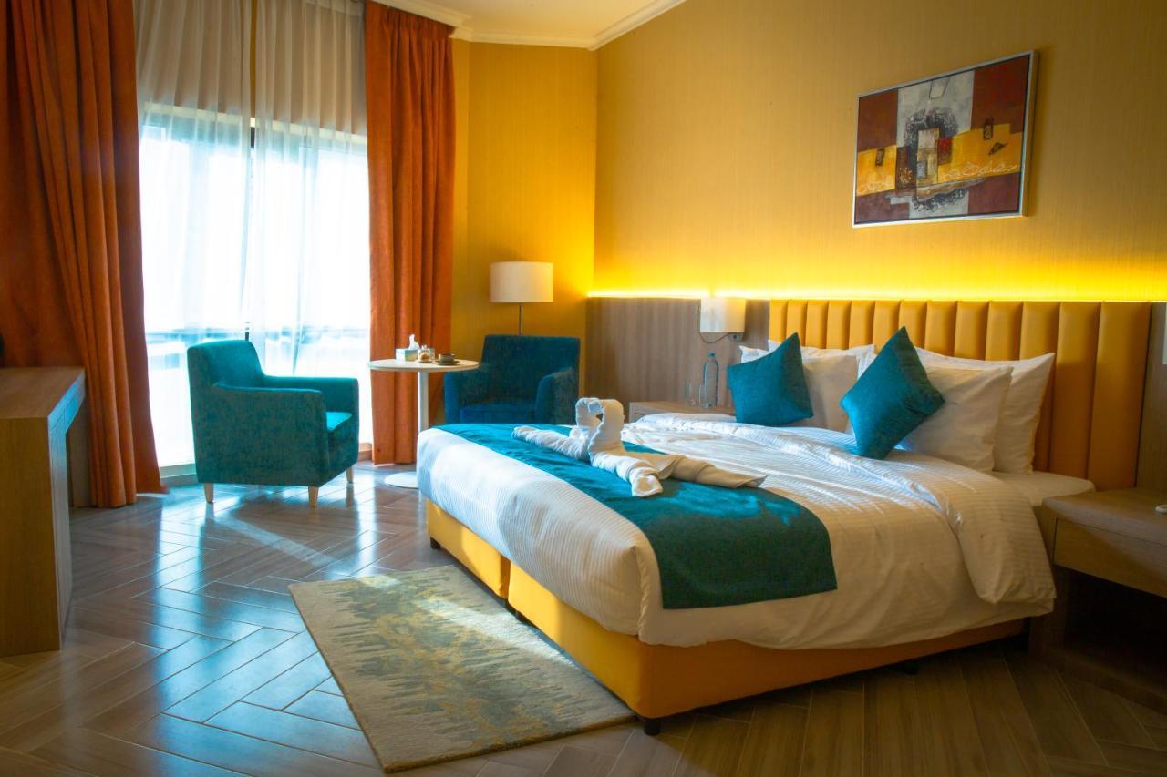 Hotel Six Seasons 3*