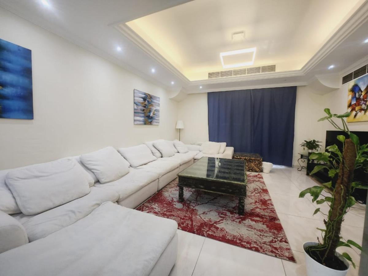 Homestay #3 Near Burj Al A-rab *