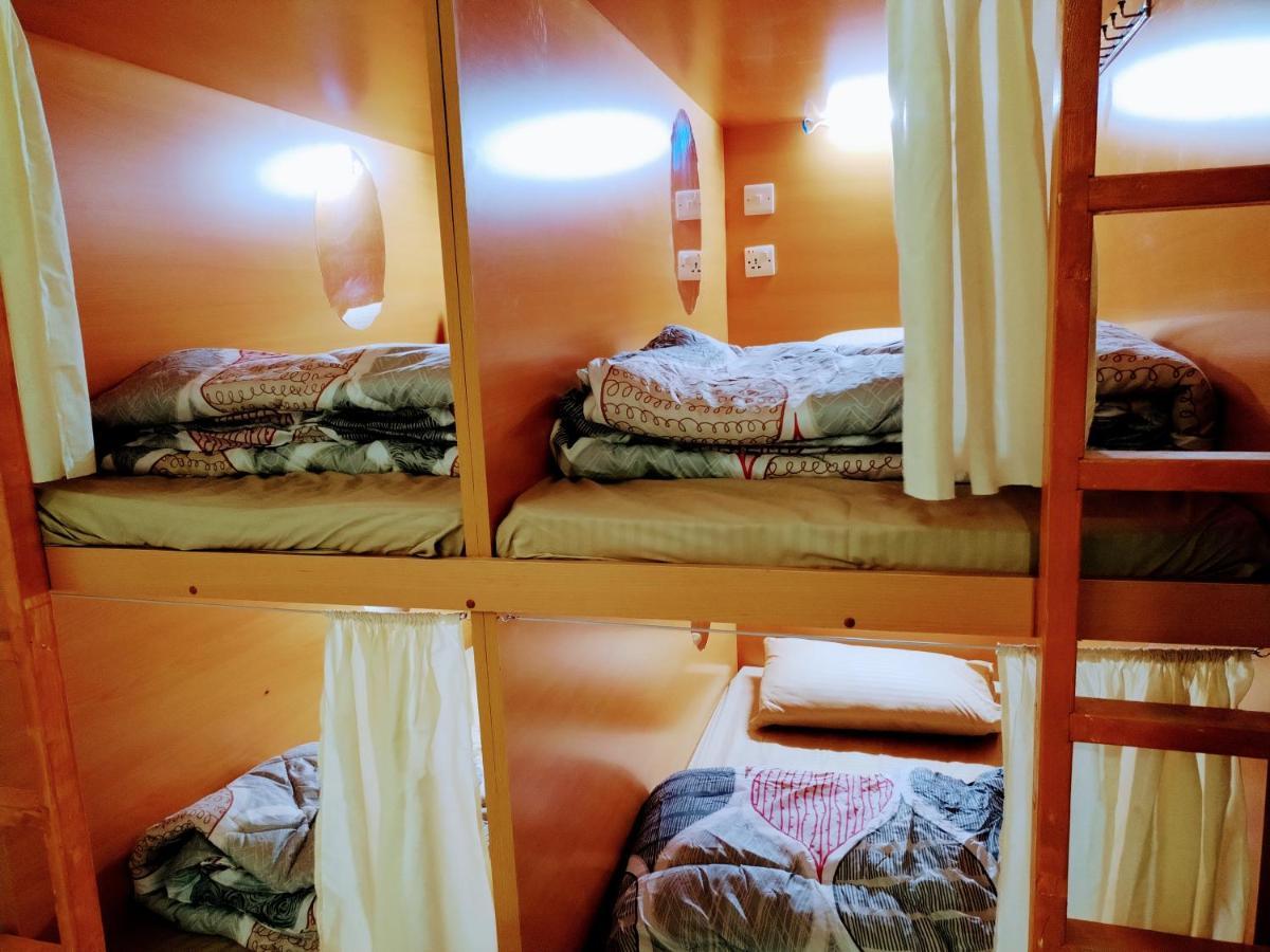 Capsule 5min Walking From Saraf Dg Metro Station Albergue