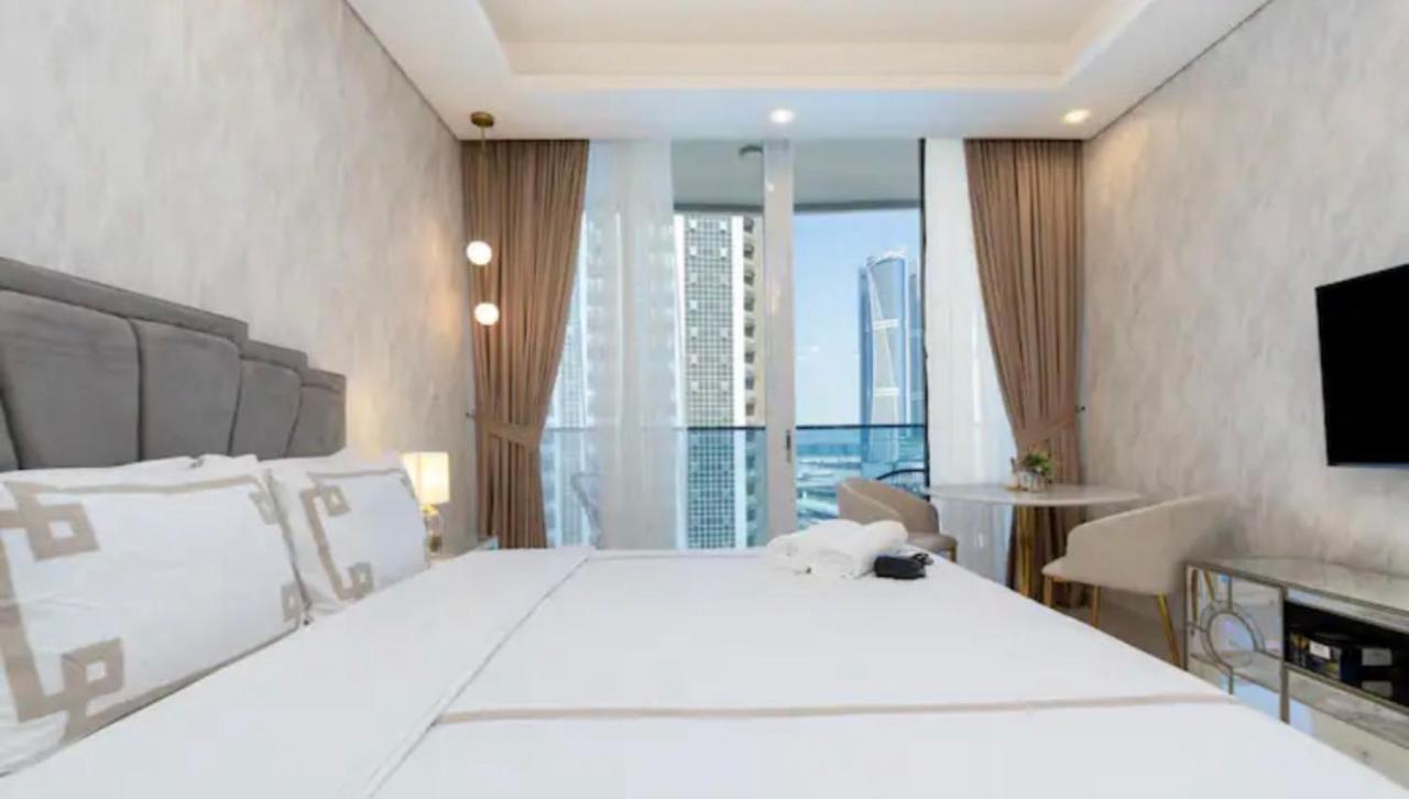 Apartment Modern New Studio With Burj Khalifa And Canal View Dubai