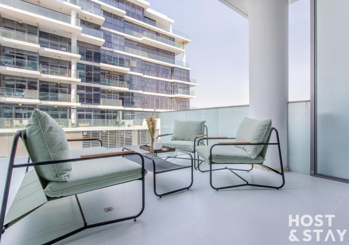 In Loreto 1a, Damac Hills - Host & * Dubai