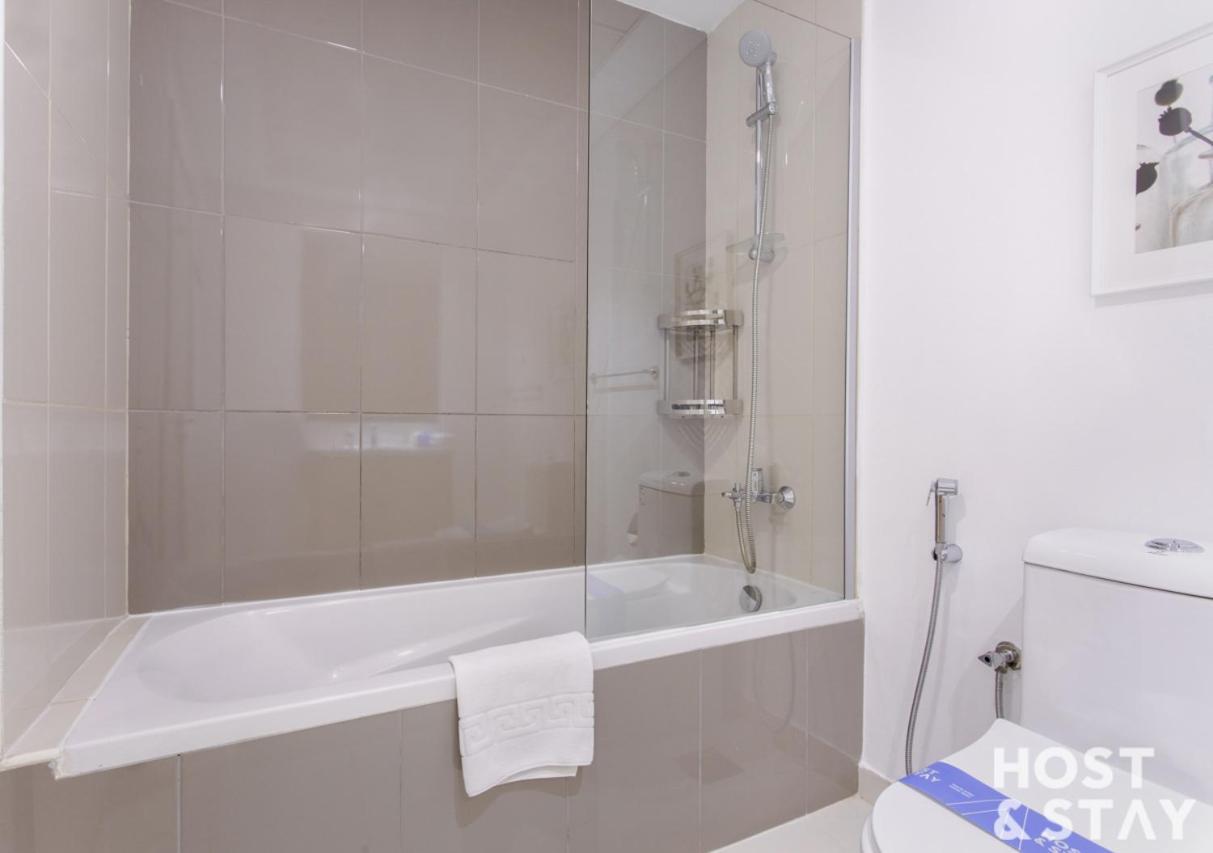 Daire In Loreto 1a, Damac Hills - Host & *