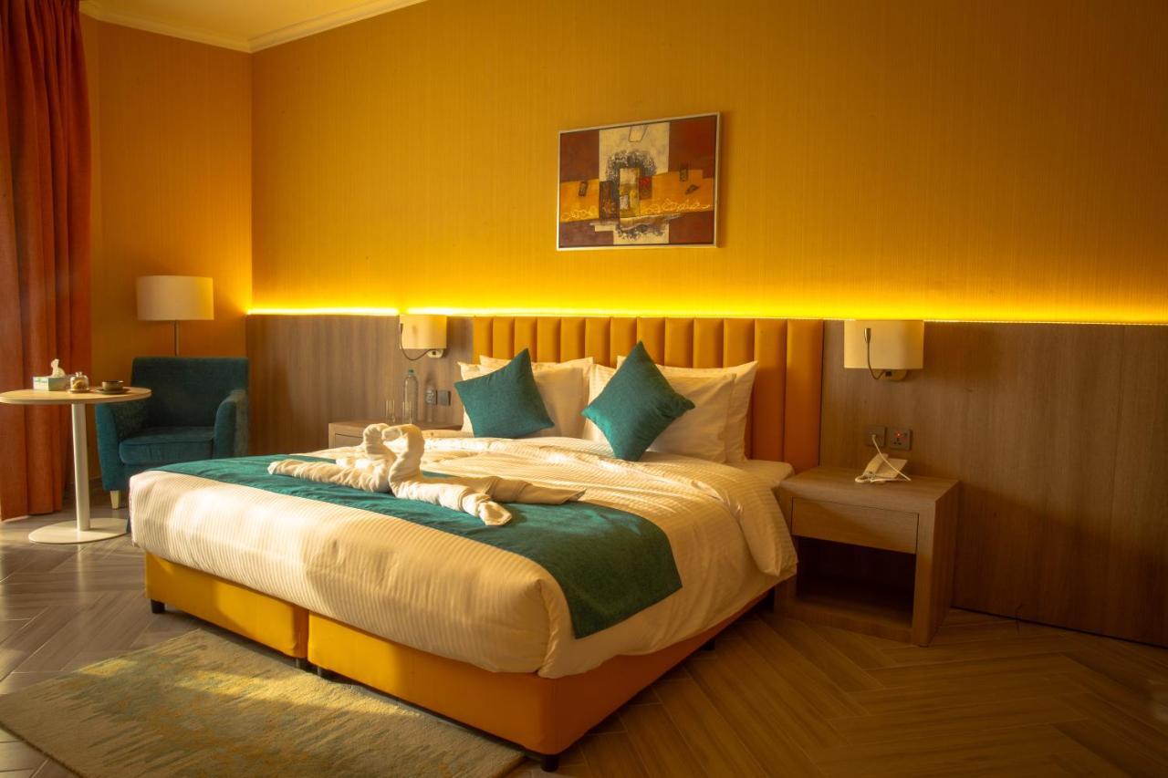 Hotel Six Seasons