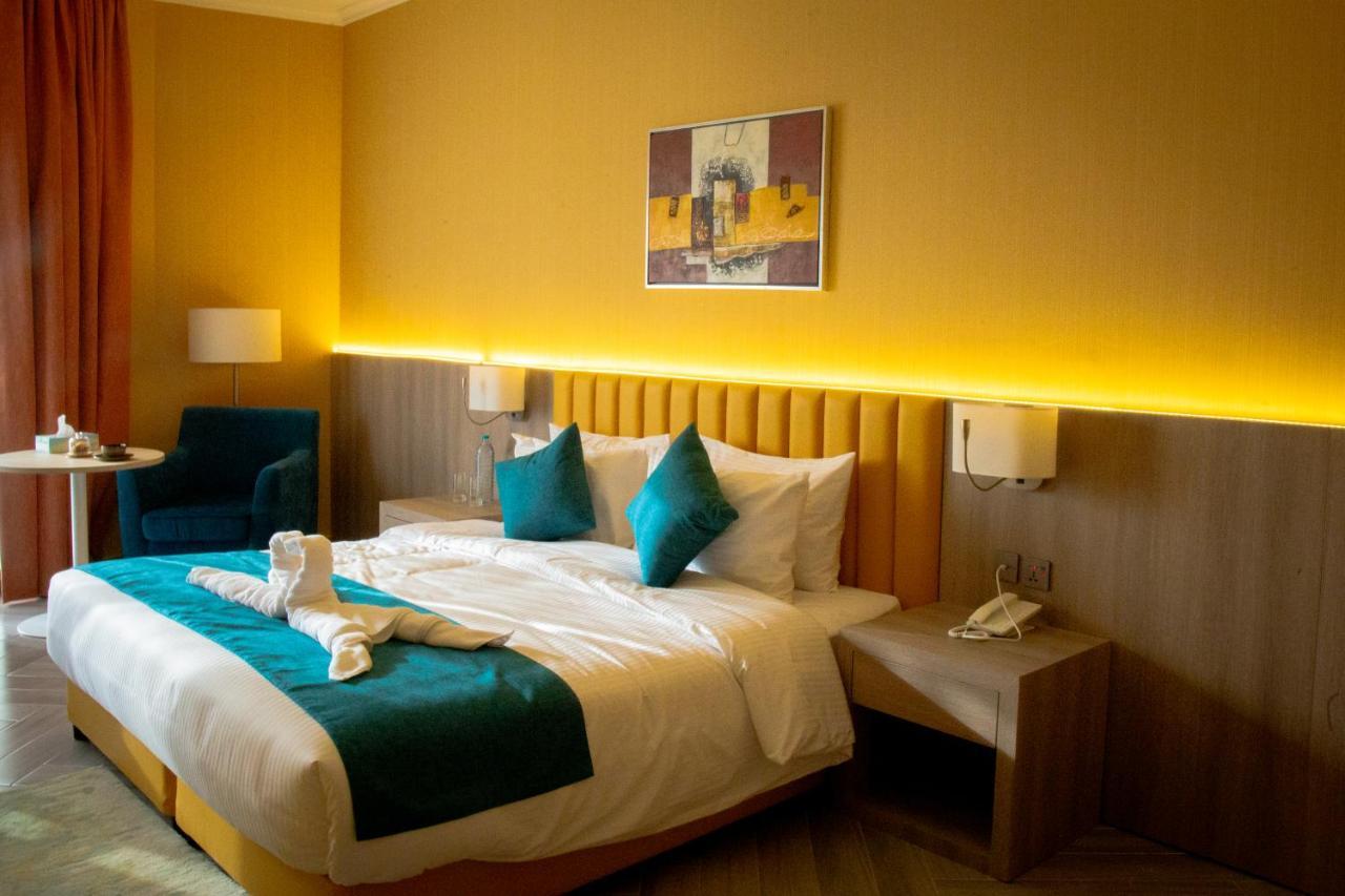 Hotel Six Seasons
