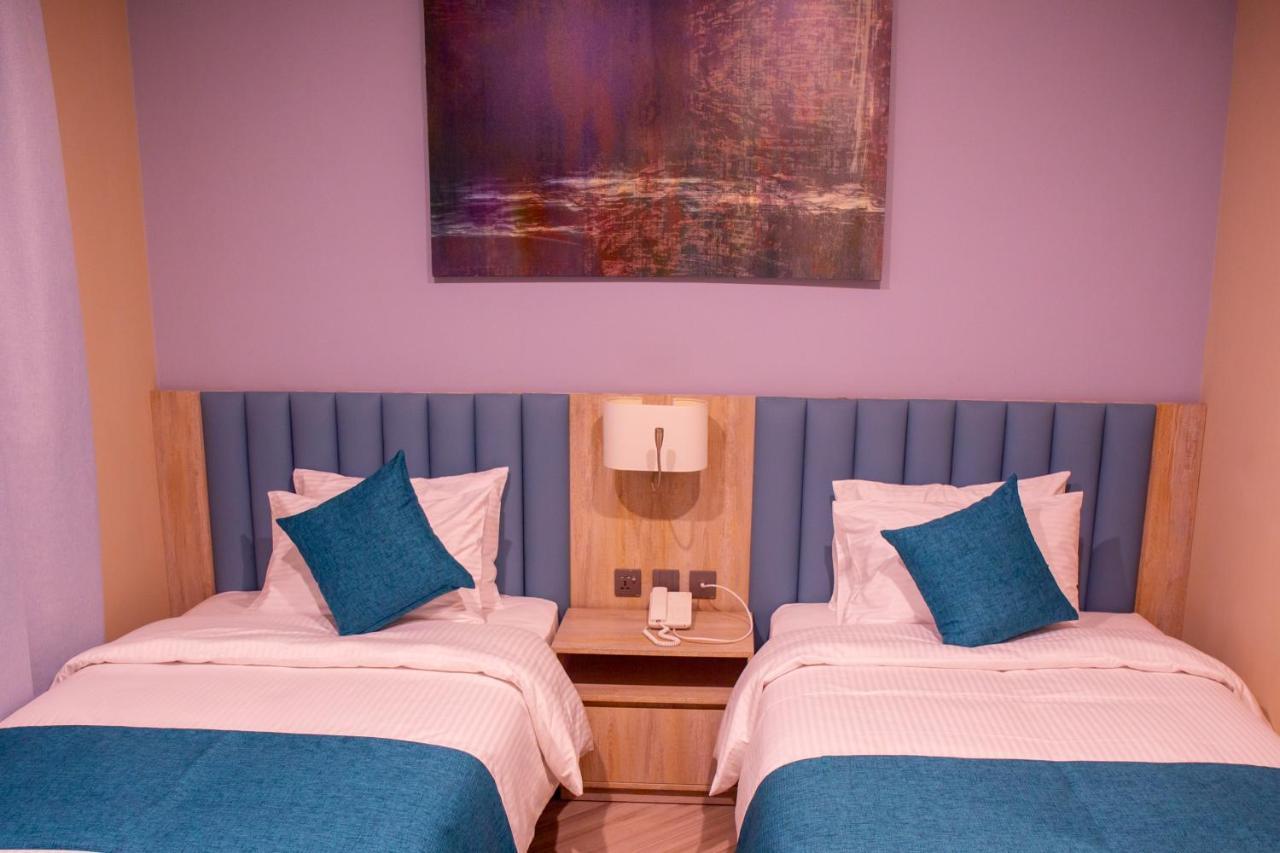 Hotel Six Seasons 3*