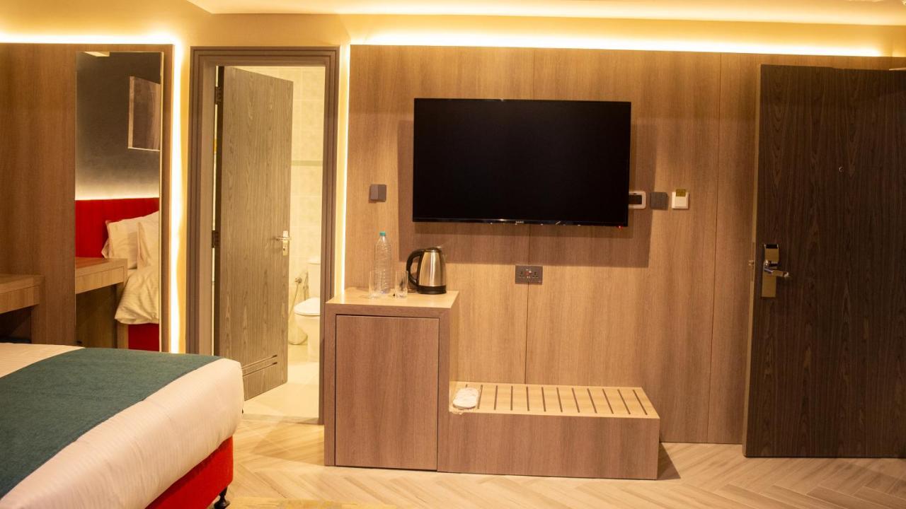 Six Seasons Hotel Dubai