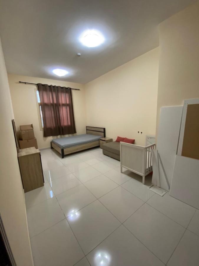 Splendid - Ladies Only - Near Zahia- Near Shj Airport Guest house