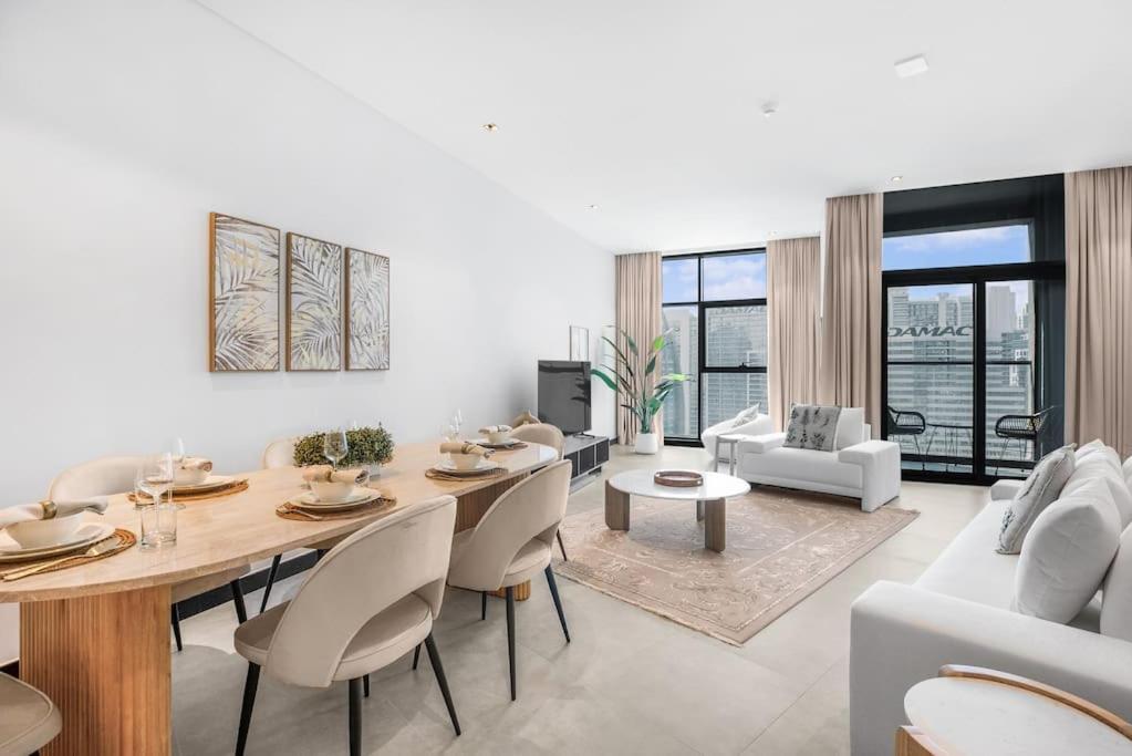 Panoramic Glamour: Business Bay With Amenities * Dubai