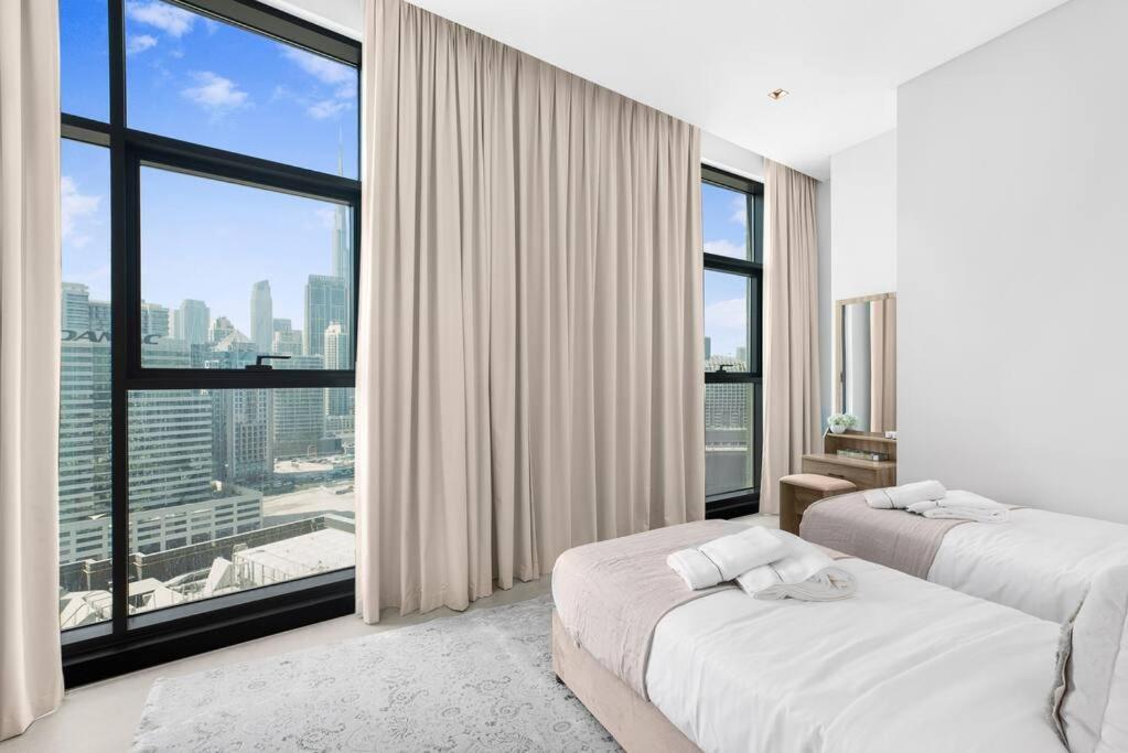 Panoramic Glamour: Business Bay With Amenities Apartment