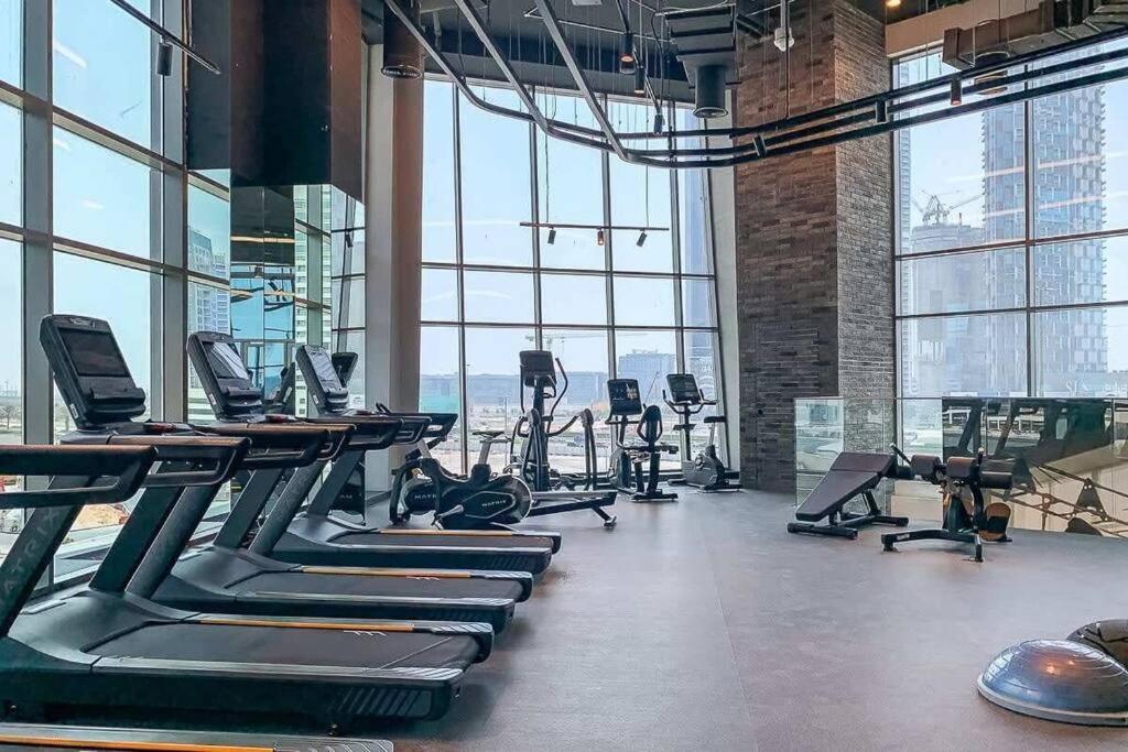 Panoramic Glamour: Business Bay With Amenities Dubai